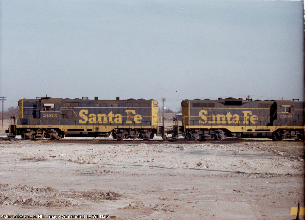 Santa Fe GP7 Pair